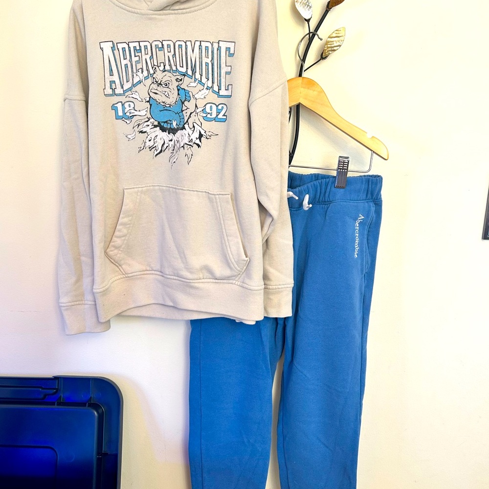 EUC Abercrombie kid’s sweatshirt/ jogger bundle